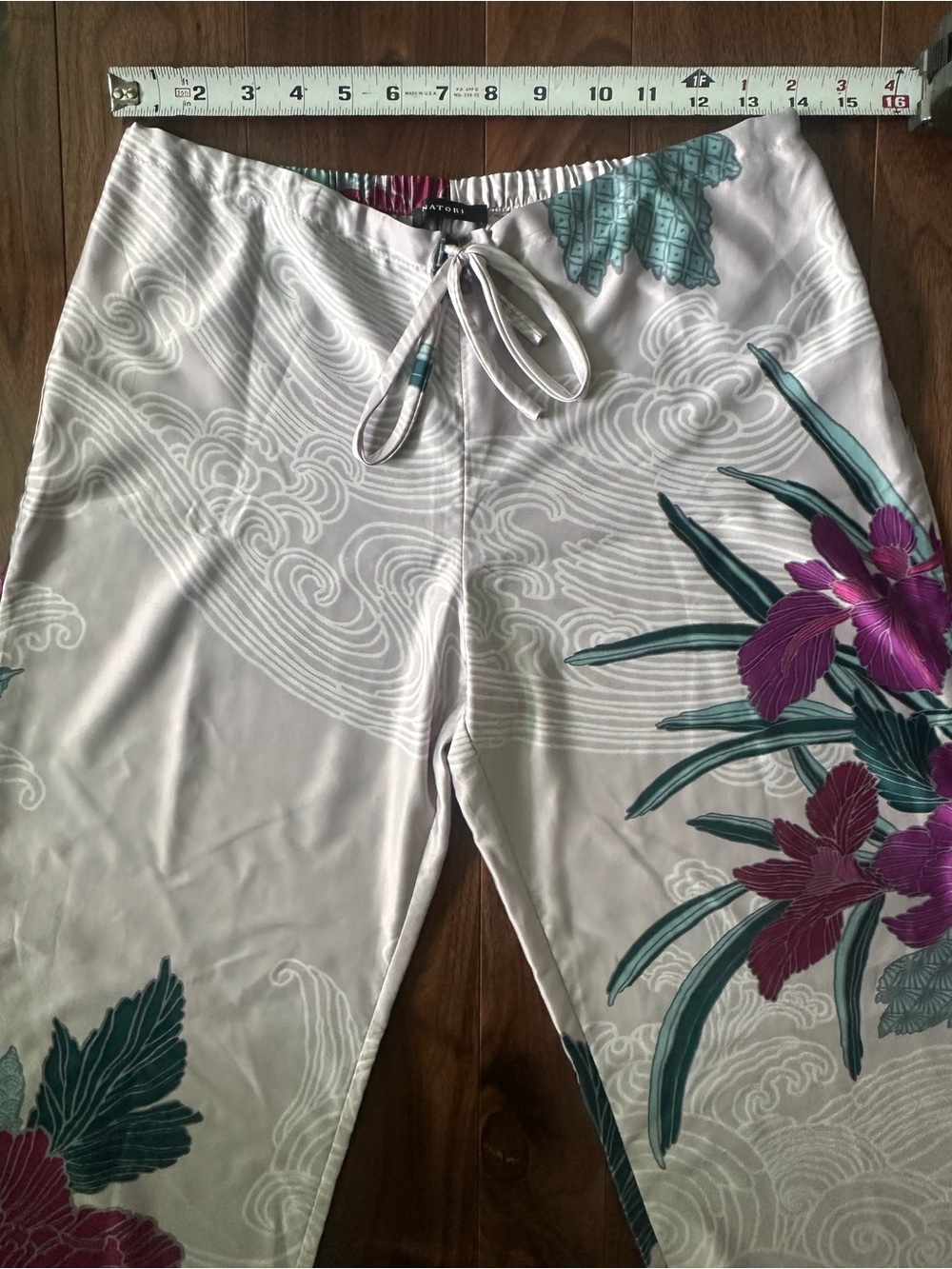 Natori Silky Peony Blossom Notch PJ Set; Size XS - Picture 9 of 9